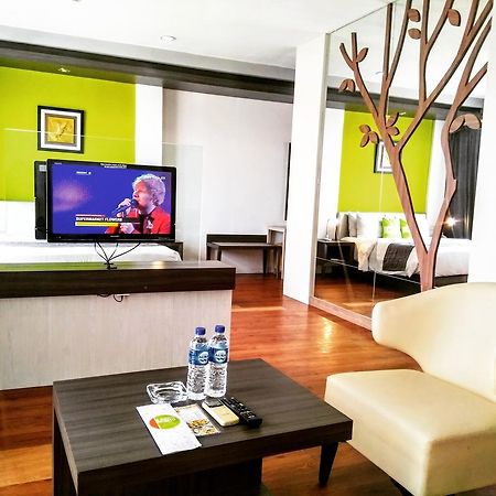 Hotel Victoria River View Banjarmasin  Eksteriør billede