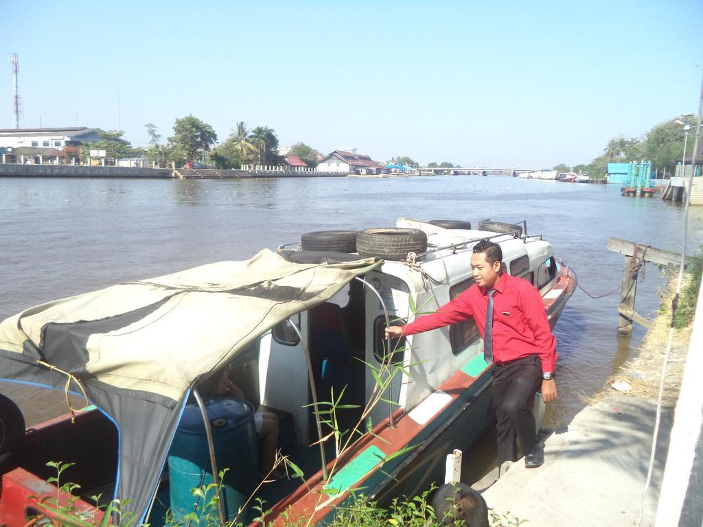 Hotel Victoria River View Banjarmasin  Eksteriør billede