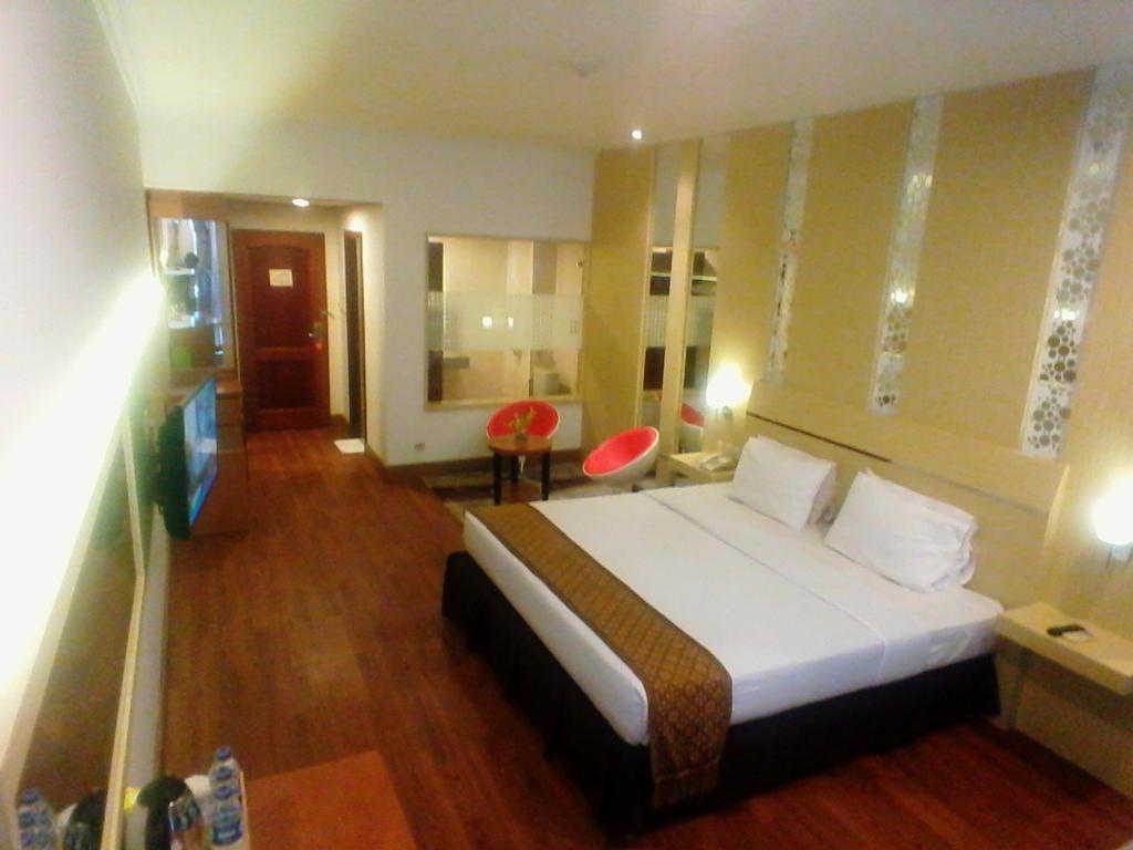 Hotel Victoria River View Banjarmasin  Eksteriør billede