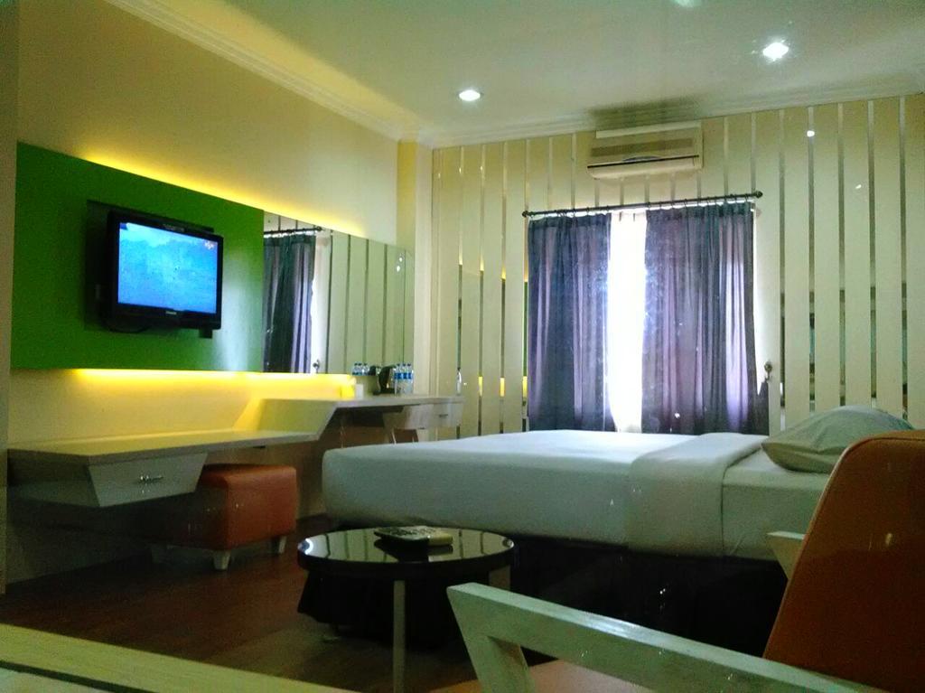 Hotel Victoria River View Banjarmasin  Eksteriør billede